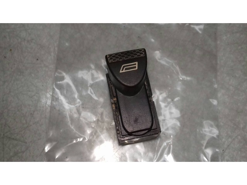 Recambio de mando elevalunas delantero derecho para fiat bravo (182) 16v 80 sx referencia OEM IAM A223  