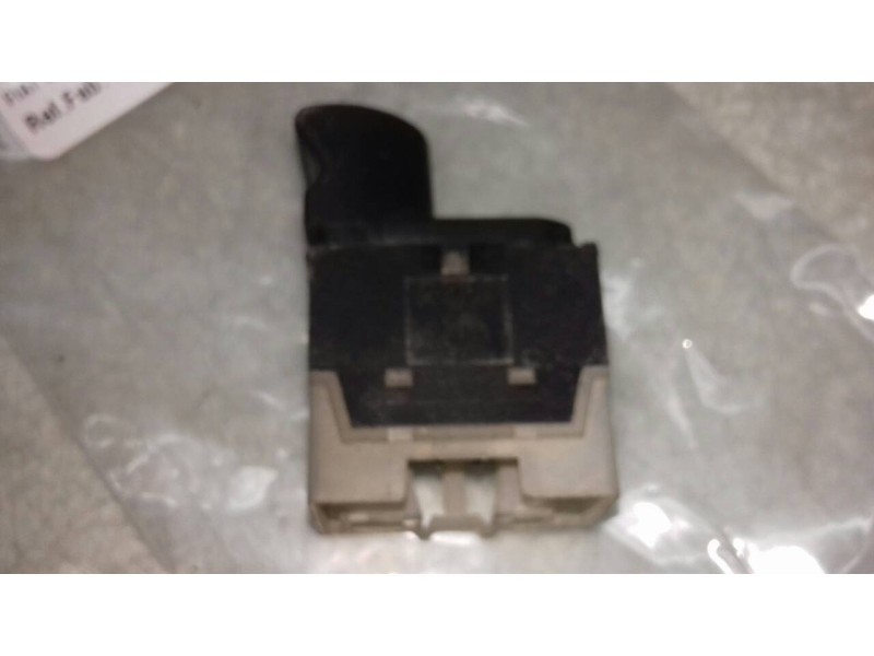 Recambio de mando elevalunas delantero derecho para fiat bravo (182) 16v 80 sx referencia OEM IAM A223  