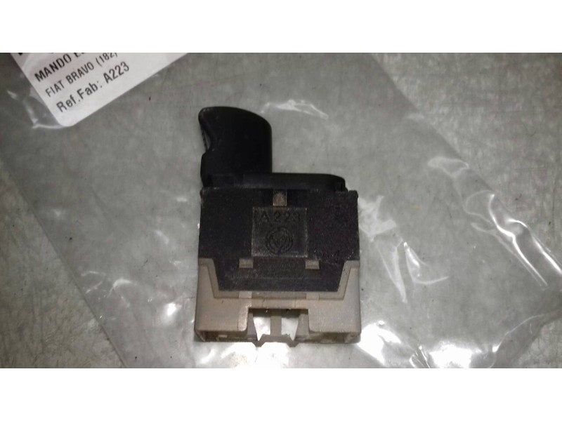 Recambio de mando elevalunas delantero derecho para fiat bravo (182) 16v 80 sx referencia OEM IAM A223  