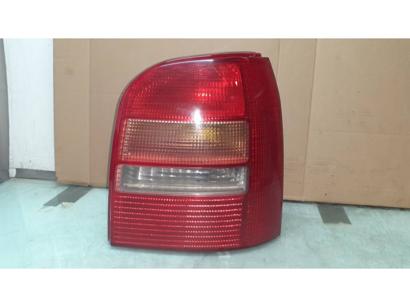 Recambio de piloto trasero derecho para audi a4 avant (b5) 2.5 tdi referencia OEM IAM 8D9945096C 8D9945096 