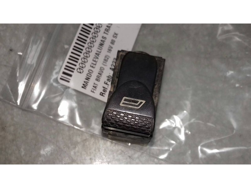 Recambio de mando elevalunas trasero izquierdo para fiat bravo (182) 16v 80 sx referencia OEM IAM A223  