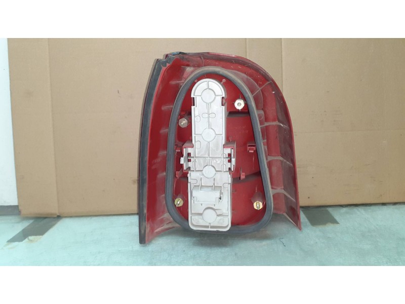 Recambio de piloto trasero derecho para audi a4 avant (b5) 2.5 tdi referencia OEM IAM 8D9945096C 8D9945096 