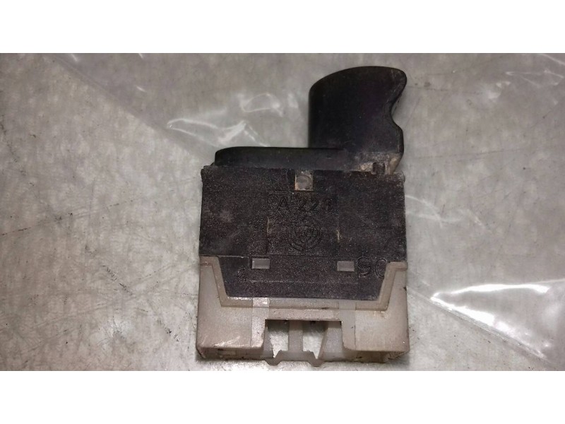 Recambio de mando elevalunas trasero izquierdo para fiat bravo (182) 16v 80 sx referencia OEM IAM A223  