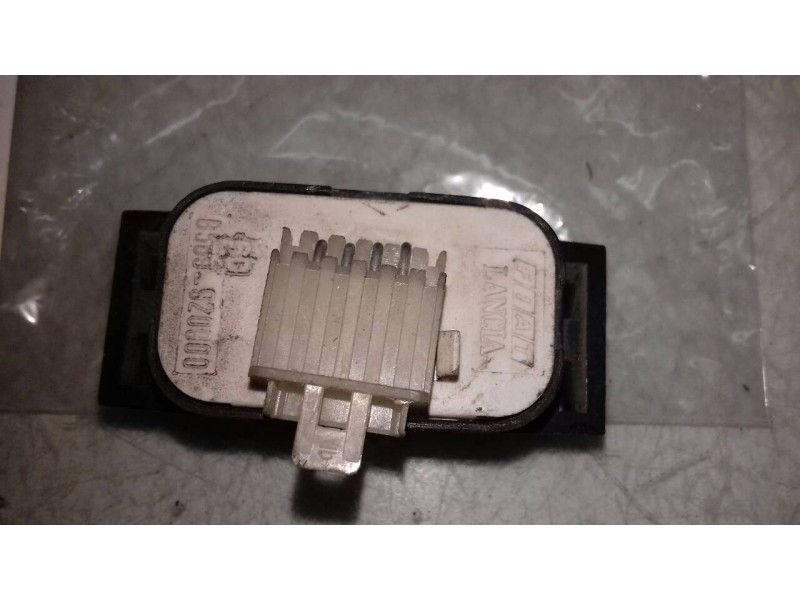 Recambio de mando elevalunas delantero derecho para fiat tempra berlina (159) t.ds referencia OEM IAM B569 920900 