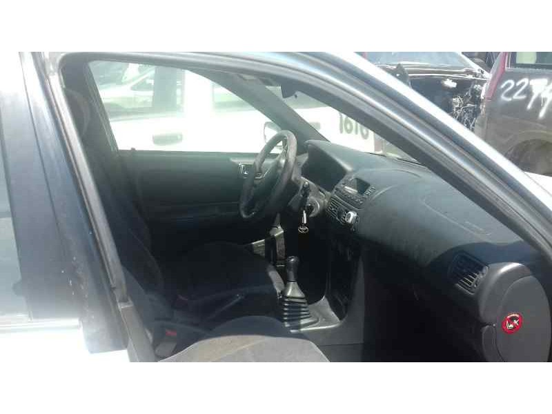 toyota corolla (e11) del año 2000