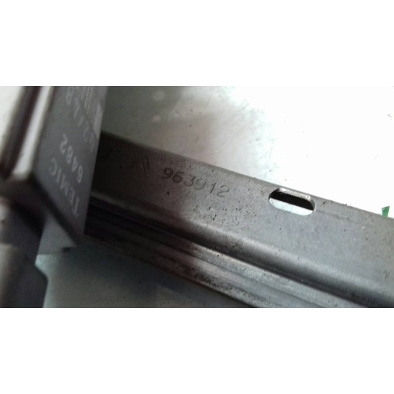 Recambio de elevalunas delantero izquierdo para citroen c3 1.4 hdi 16v exclusive referencia OEM IAM 963912  ELECTRICO