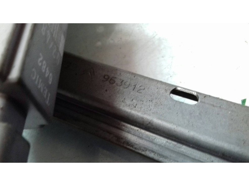 Recambio de elevalunas delantero izquierdo para citroen c3 1.4 hdi 16v exclusive referencia OEM IAM 963912  ELECTRICO