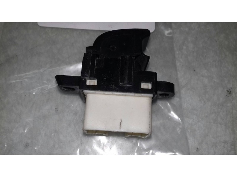 Recambio de mando elevalunas trasero izquierdo para nissan micra (k12e) 25 aniversario referencia OEM IAM 358 3B42  Recambio de mando elevalunas trasero izquierdo para nissan micra (k12e) 25 aniversario referencia OEM IAM 358 3B42