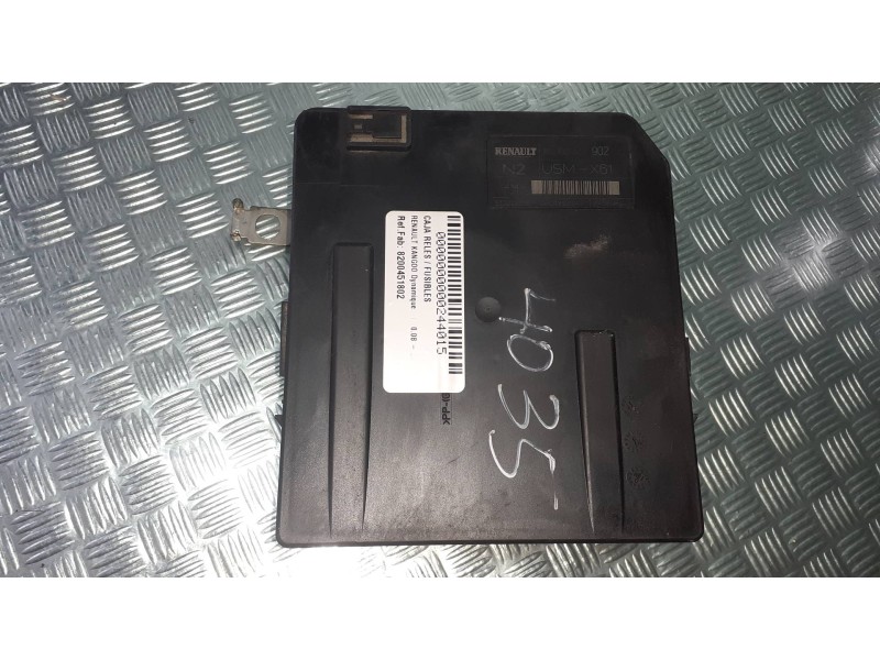 Recambio de caja reles / fusibles para renault kangoo dynamique referencia OEM IAM 8200451802 519220016 9601313070