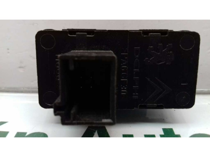 Recambio de mando elevalunas trasero derecho para peugeot 308 sw confort referencia OEM IAM 11688  