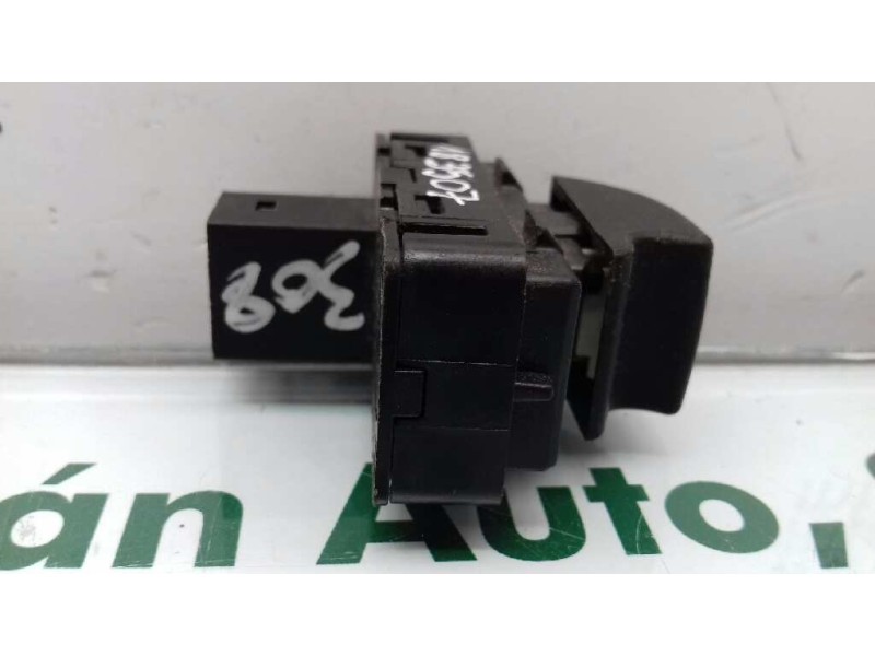 Recambio de mando elevalunas trasero derecho para peugeot 308 sw confort referencia OEM IAM 11688  