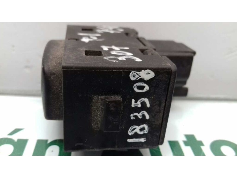 Recambio de mando elevalunas trasero izquierdo para peugeot 307 (s1) xr referencia OEM IAM 96360166XT 008300340 