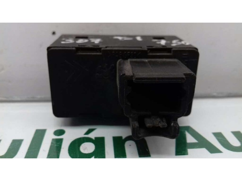 Recambio de mando elevalunas trasero izquierdo para peugeot 307 (s1) xr referencia OEM IAM 96360166XT 008300340 