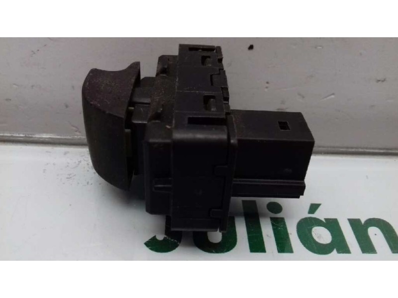 Recambio de mando elevalunas trasero izquierdo para peugeot 308 sw confort referencia OEM IAM 11688  