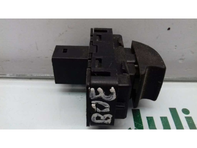 Recambio de mando elevalunas trasero izquierdo para peugeot 308 sw confort referencia OEM IAM 11688  