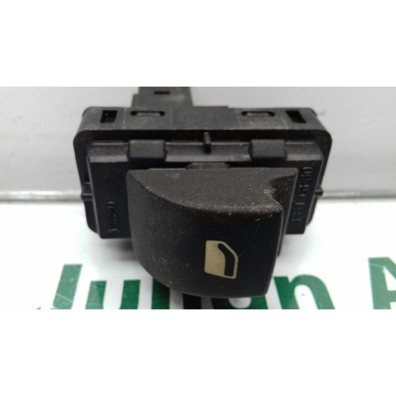 Recambio de mando elevalunas delantero derecho para peugeot 308 sw confort referencia OEM IAM 11688  