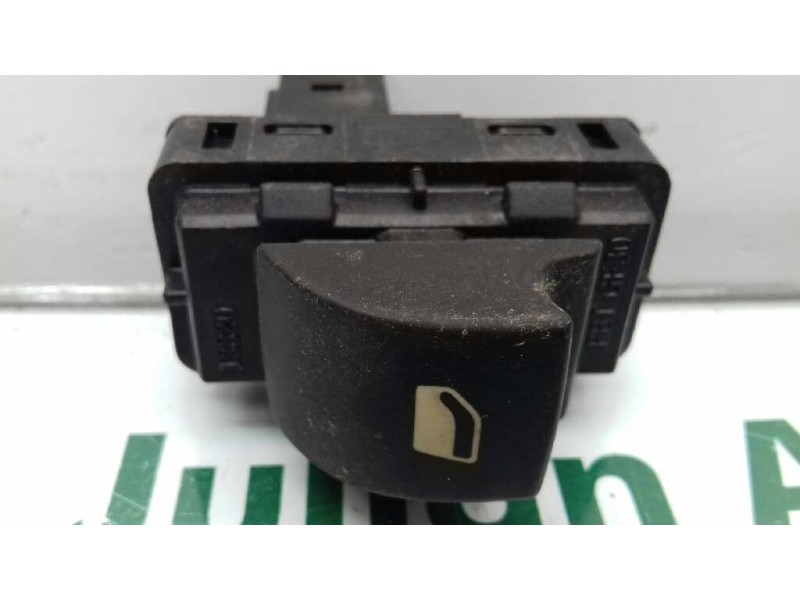 Recambio de mando elevalunas delantero derecho para peugeot 308 sw confort referencia OEM IAM 11688  