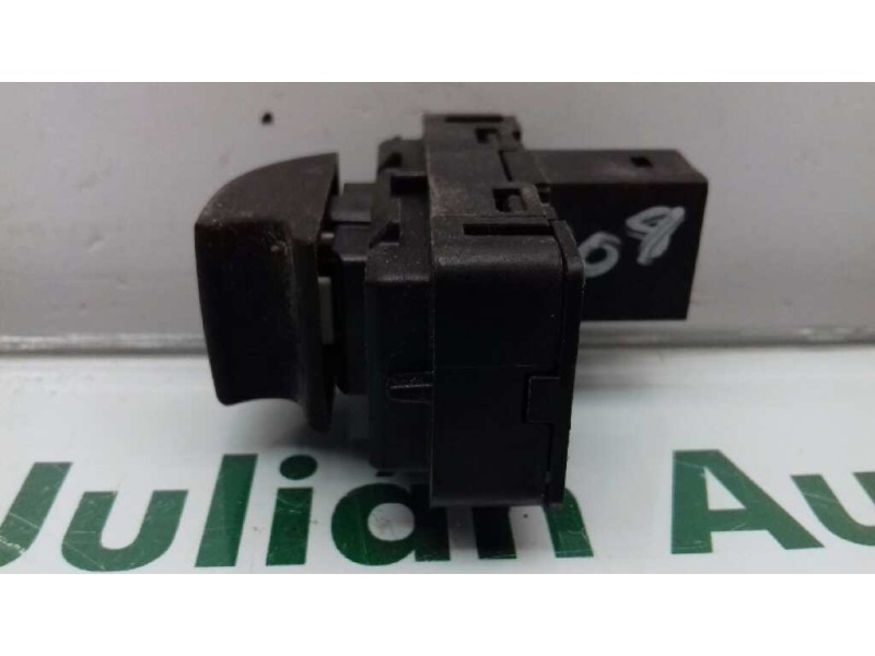 Recambio de mando elevalunas delantero derecho para peugeot 308 sw confort referencia OEM IAM 11688  