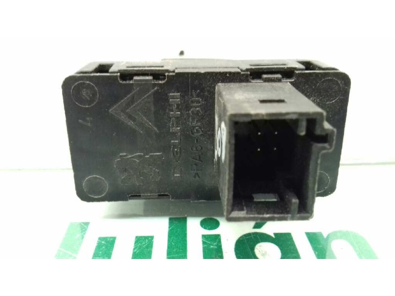 Recambio de mando elevalunas delantero derecho para peugeot 308 sw confort referencia OEM IAM 11688  