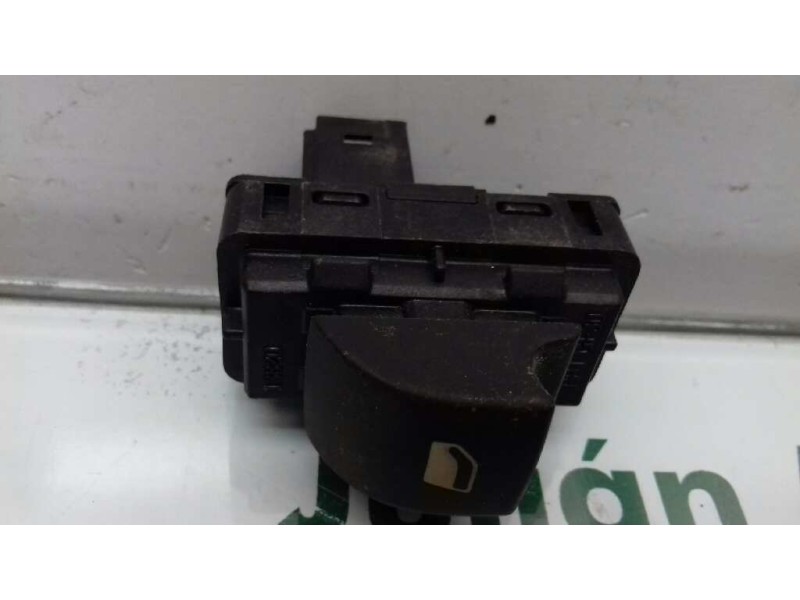 Recambio de mando elevalunas delantero derecho para peugeot 308 sw confort referencia OEM IAM 11688  