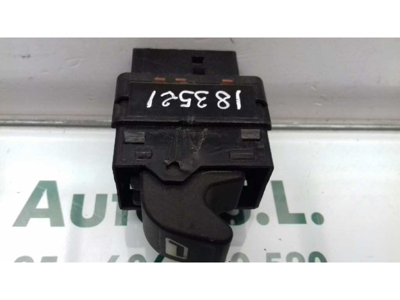 Recambio de mando elevalunas delantero izquierdo para peugeot 307 (s1) referencia OEM IAM M5076  