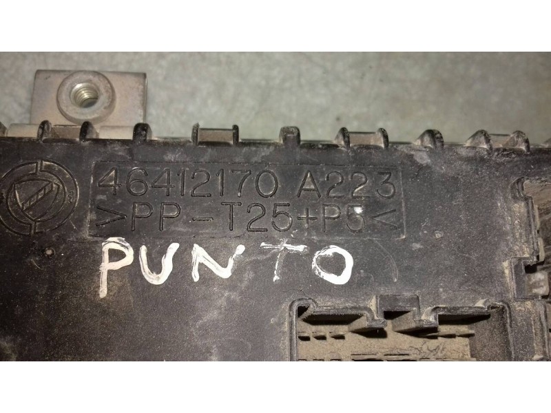 Recambio de caja reles / fusibles para fiat punto berl. (176) 75 elx referencia OEM IAM 46412170 A223 
