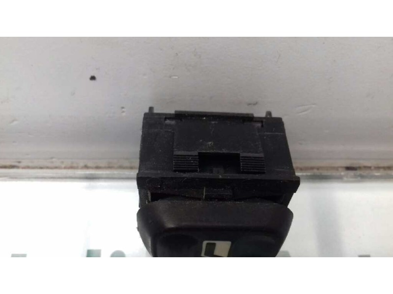 Recambio de mando elevalunas delantero izquierdo para citroen xsara berlina 1.9 d sx referencia OEM IAM M2128  