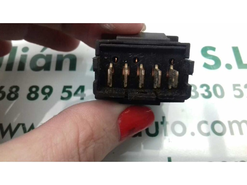 Recambio de mando elevalunas delantero izquierdo para citroen xsara berlina 1.9 d sx referencia OEM IAM M2128  