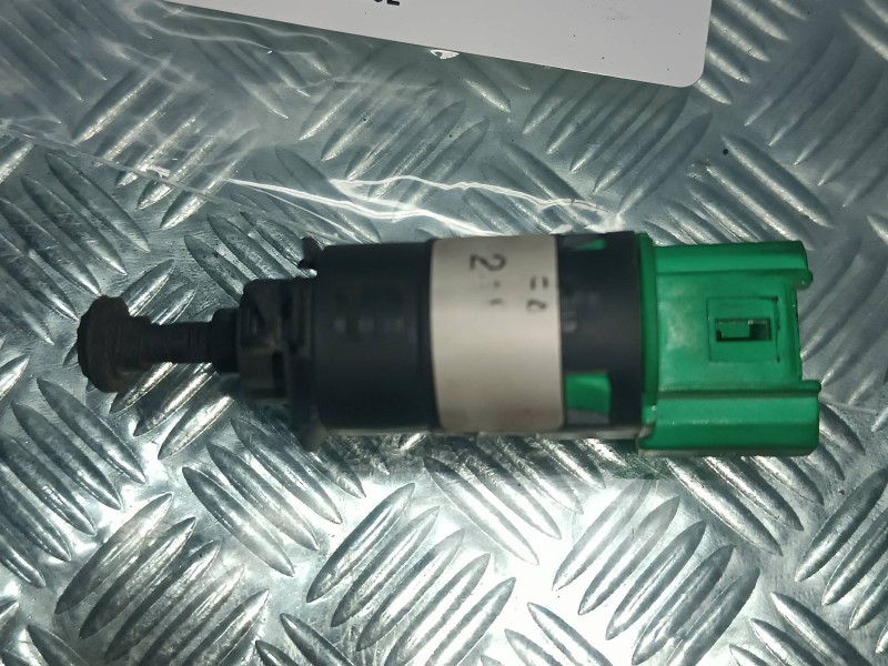 Recambio de interruptor para citroen c4 coupe lx referencia OEM IAM 95835T02 CONECTOR 4 PINES FRENO