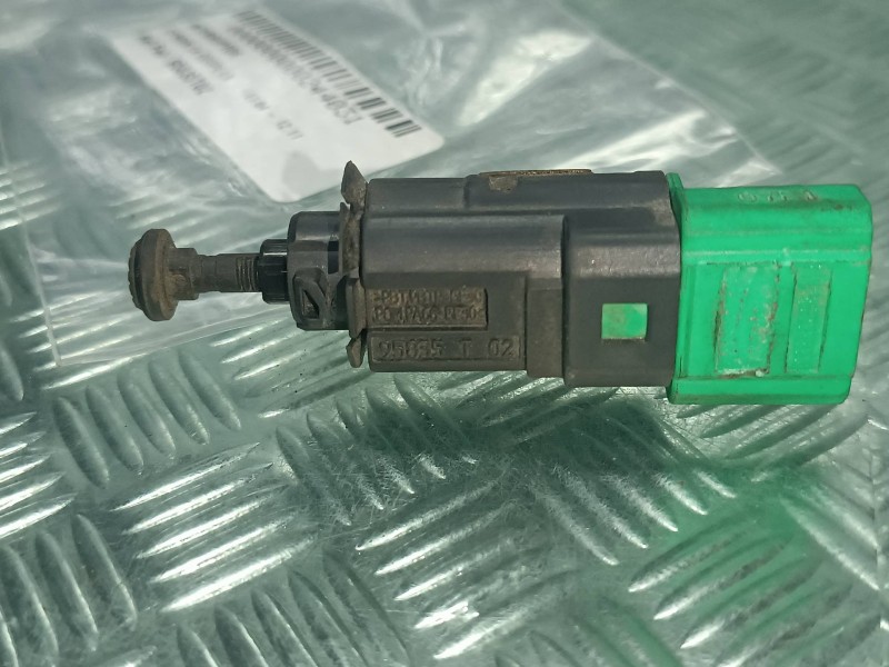 Recambio de interruptor para citroen c4 coupe lx referencia OEM IAM 95835T02 CONECTOR 4 PINES FRENO