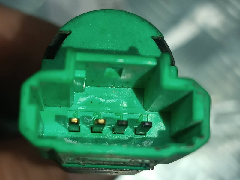 Recambio de interruptor para citroen c4 coupe lx referencia OEM IAM 95835T02 CONECTOR 4 PINES FRENO