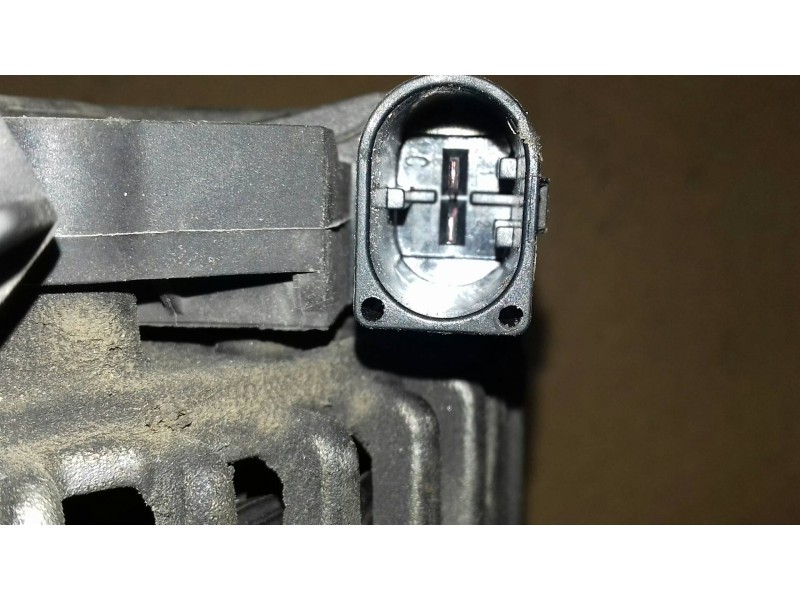 Recambio de alternador para bmw serie 3 berlina (e90) 320i referencia OEM IAM 0121715017 BOSCH 180A