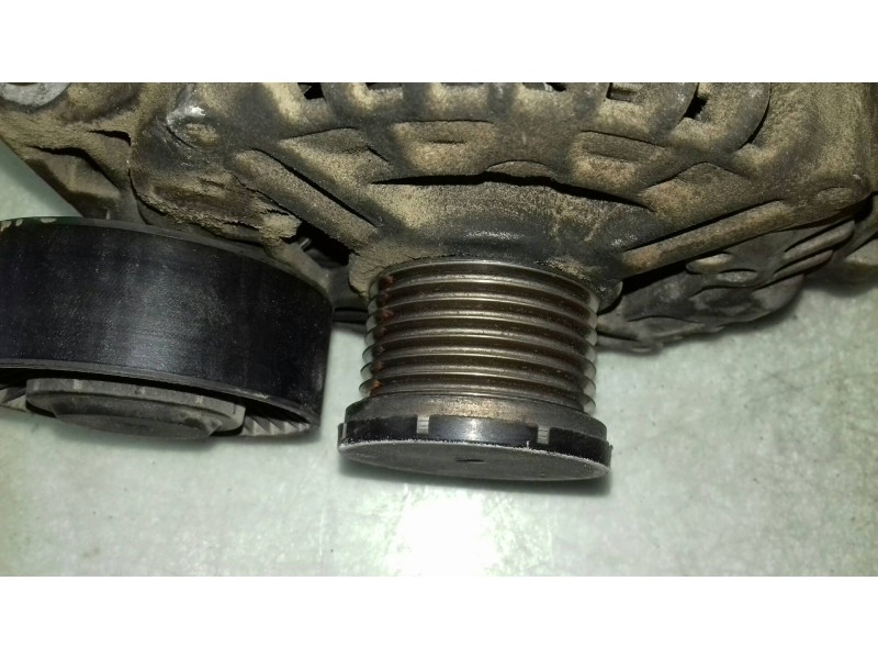 Recambio de alternador para bmw serie 3 berlina (e90) 320i referencia OEM IAM 0121715017 BOSCH 180A