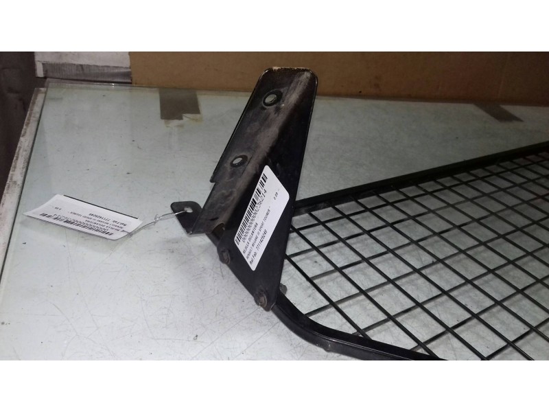 Recambio de rejilla delantera para renault megane iii sport tourer referencia OEM IAM 7711426249 METALICA REJILLA SEPARACION