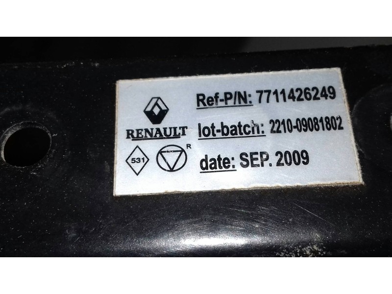Recambio de rejilla delantera para renault megane iii sport tourer referencia OEM IAM 7711426249 METALICA REJILLA SEPARACION