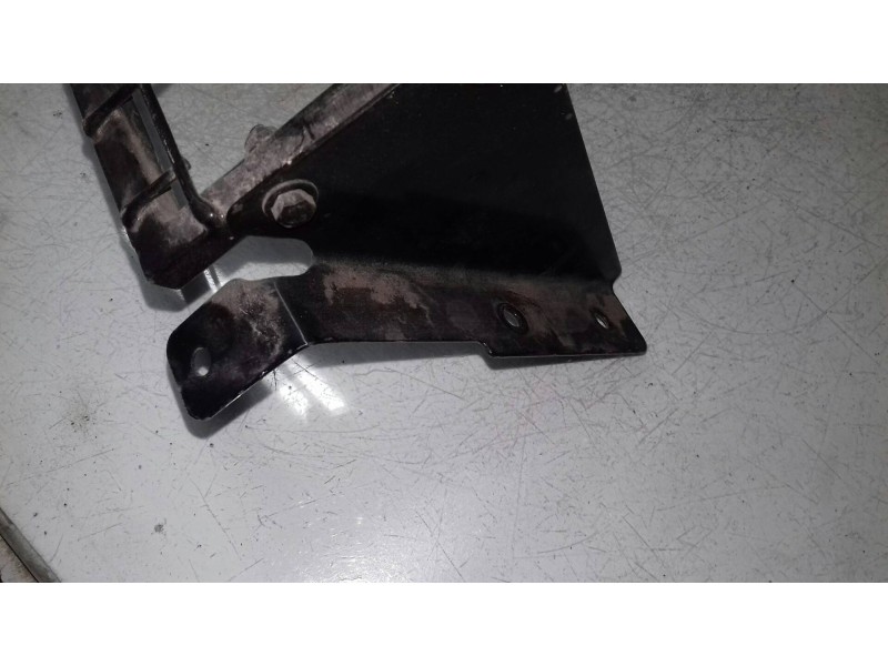 Recambio de rejilla delantera para renault megane iii sport tourer referencia OEM IAM 7711426249 METALICA REJILLA SEPARACION