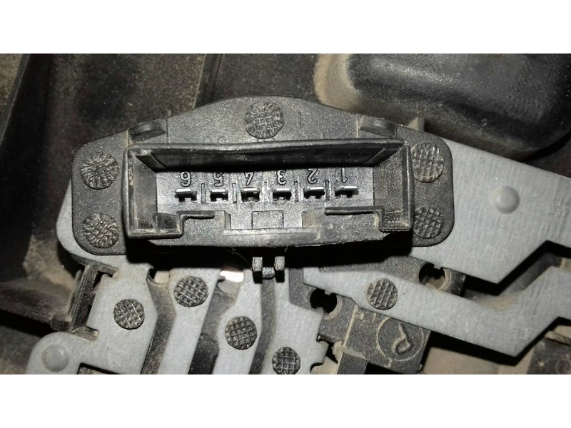 Recambio de portalamparas para bmw serie 3 berlina (e46) 320d referencia OEM IAM 230027L TRASERO IZQUIERDO 