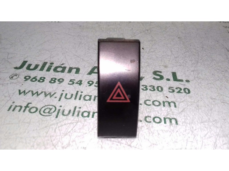 Recambio de warning para daewoo nubira berlina se referencia OEM IAM 864W0140 6 PINES GRIS