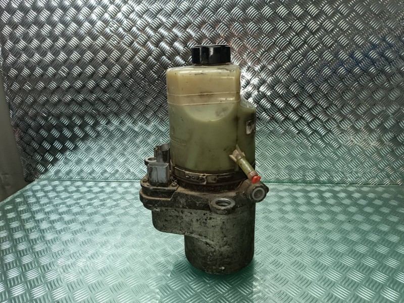 Recambio de bomba direccion para ford focus berlina (cap) ambiente (d) referencia OEM IAM 4M513K514AD FOMOCO 1040085011094F