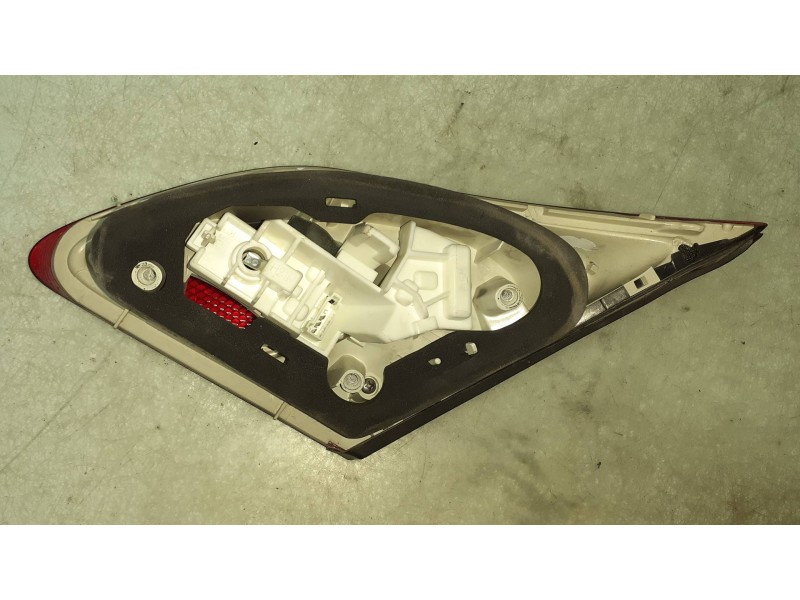 Recambio de piloto trasero izquierdo interior para opel astra j lim. cosmo referencia OEM IAM 8600601  