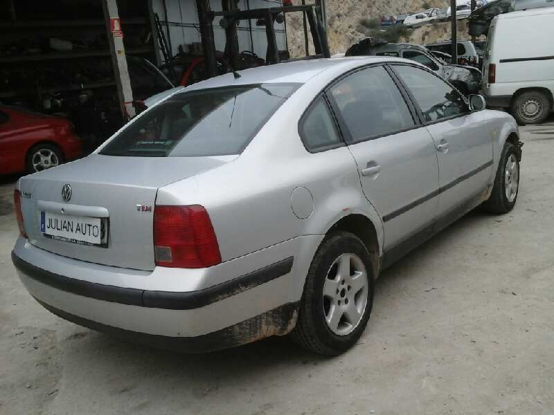 volkswagen passat berlina (3b2) del año 1999