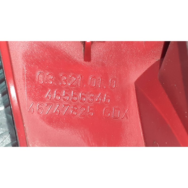 Recambio de piloto trasero derecho interior para alfa romeo 147 (190) 1.9 jtd distinctive referencia OEM IAM 03321010 46747825GD
