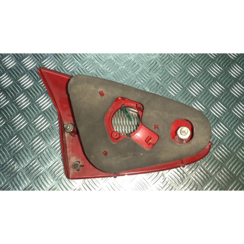 Recambio de piloto trasero derecho interior para alfa romeo 147 (190) 1.9 jtd distinctive referencia OEM IAM 03321010 46747825GD