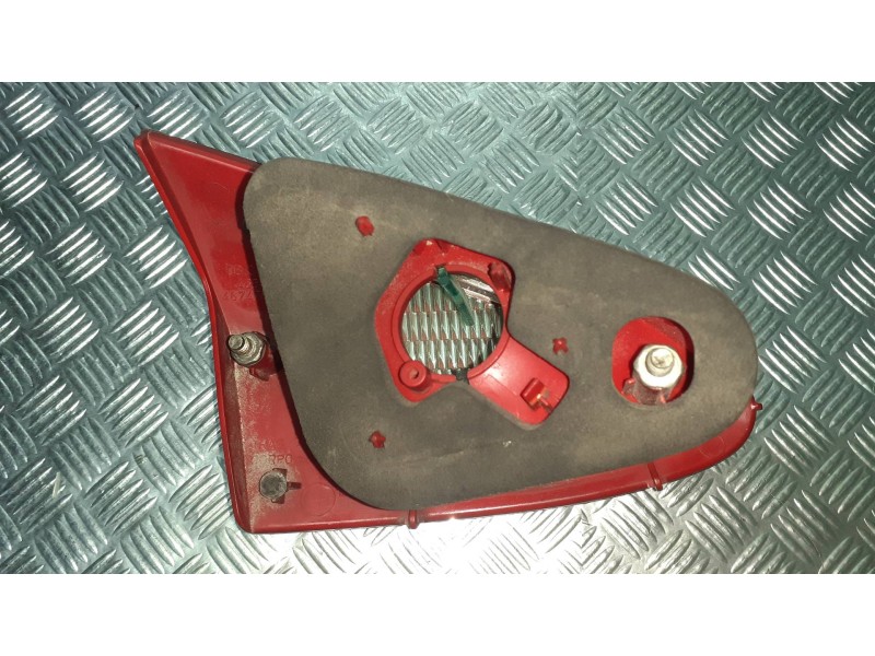 Recambio de piloto trasero derecho interior para alfa romeo 147 (190) 1.9 jtd distinctive referencia OEM IAM 03321010 46747825GD