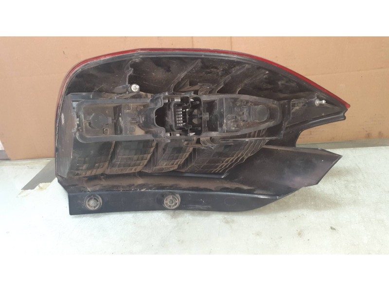 Recambio de piloto trasero derecho para renault scenic ii confort dynamique referencia OEM IAM 8200127702E  