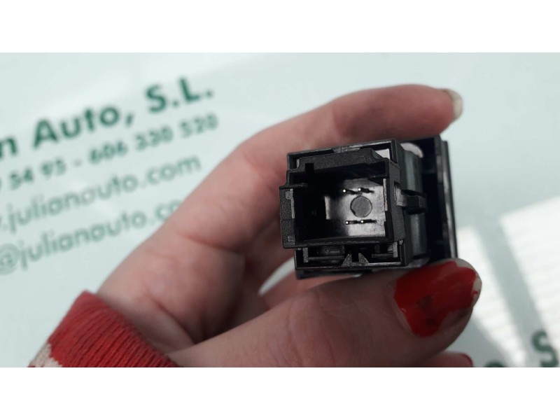 Recambio de interruptor para peugeot 207 xs referencia OEM IAM 96570636XT  C/C