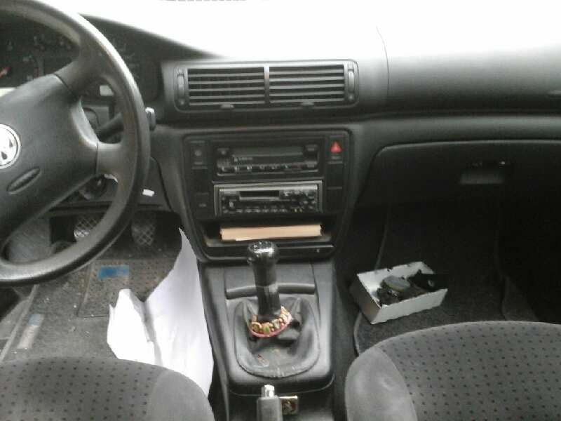 volkswagen passat berlina (3b2) del año 1999