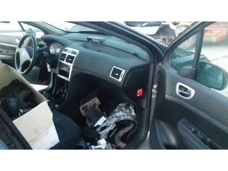 peugeot 307 berlina (s2) del año 2006