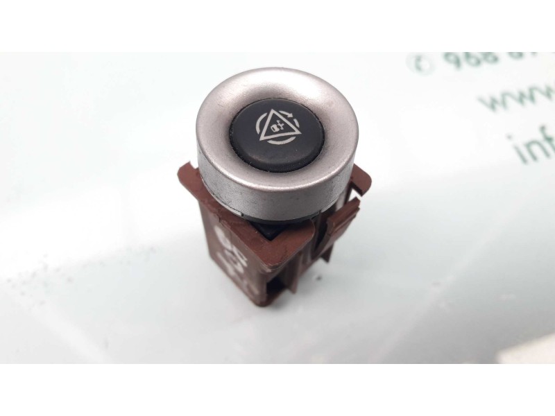 Recambio de interruptor para peugeot 807 st pack referencia OEM IAM 9488926077  TRACCION