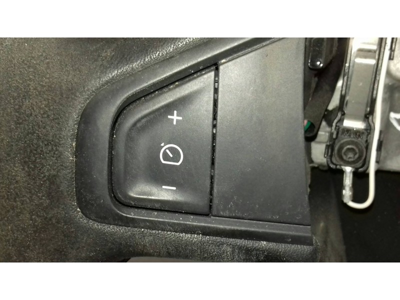 Recambio de volante para renault laguna iii limited referencia OEM IAM 484300001R 6074103B CON MANDOS